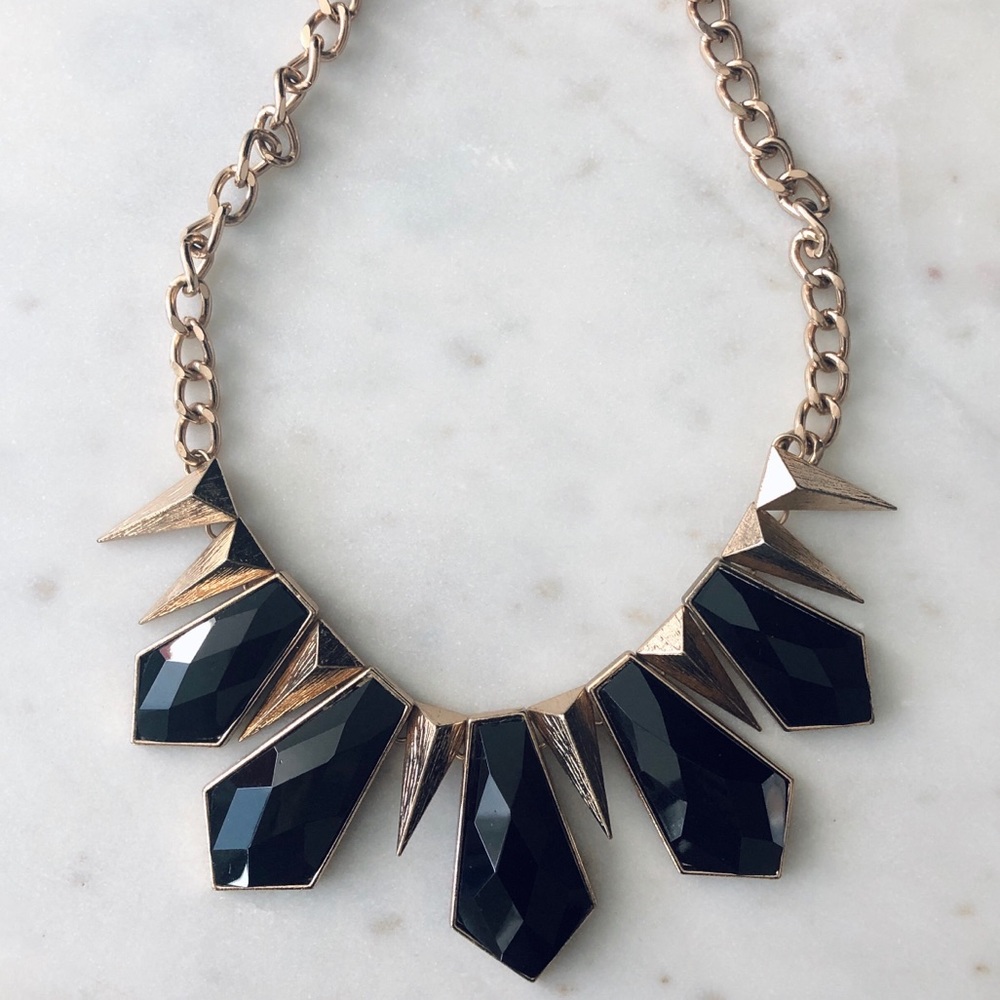 HR2 statement necklace